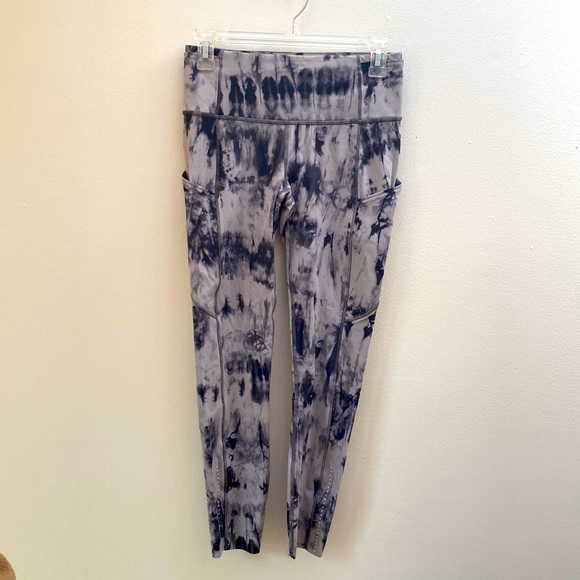 lululemon athletica Pants & Jumpsuits Lululemon Size 6 Leggings With Pockets Almost Diamond